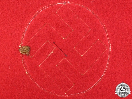 NSDAP Leiter einer Stelle Type II Reich Level Armband Detail