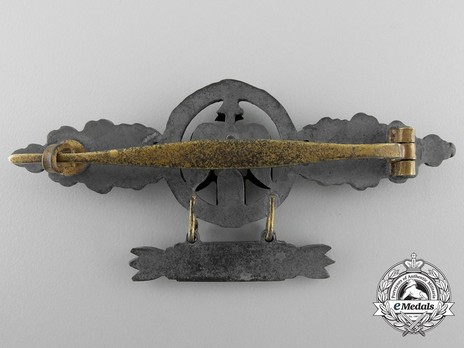 Short-Range Day Fighter Clasp, in Gold (with "200" pendant) Reverse