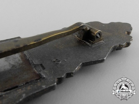 Close Combat Clasp, in Gold, by R. Souval Detail