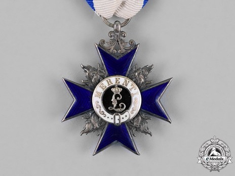 Order of Military Merit, Civil Division, IV Class Cross (without crown) Obverse