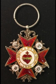 Order of Charity, Type I, III Class Cross Obverse