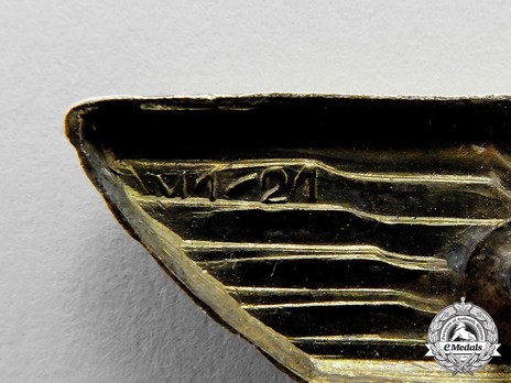 Kriegsmarine 1st Pattern Gilt Metal Cap Eagle Insignia Stamp Detail