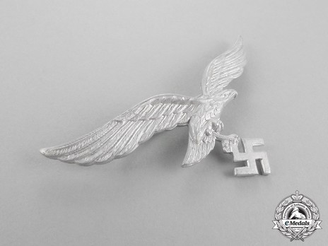 Luftwaffe Officer/NCO/EM Ranks 2nd Pattern Metal Cap Eagle Insignia Obverse