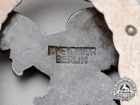 Observer Badge, by P. Meybauer (in tombac) Detail