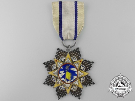 Order of the Cloud and Banner, VIII Class Knight Obverse