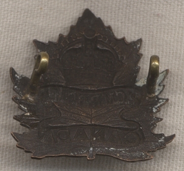 2nd Mounted Rifle Battalion Other Ranks Cap Badge (without brackets in the inscription) Reverse