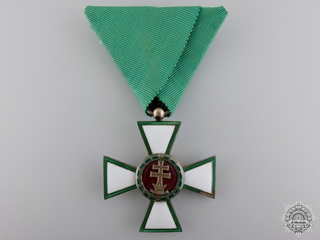 Hungarian Order of Merit, Knight, Civil Division Obverse