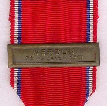 Bronze Medal (with "VERDUN 21 FEVRIER 1916" clasp, stamped "A. AGUIER") Details