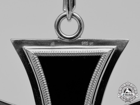 Grand Cross of the Iron Cross (in onyx and white gold) Detail