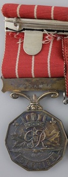 Canadian Forces Decoration, Type I (with suspension bar inscription) Reverse