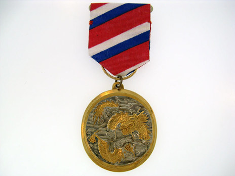 Order of Cloud and Dragon Obverse 