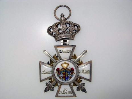 House Order of Duke Peter Friedrich Ludwig, Military Division, Grand Cross (with silver crown and wreath) Reverse