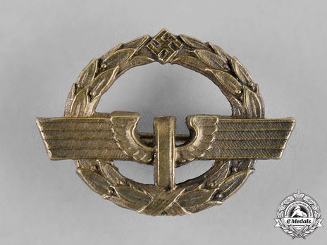 German Female Railway Staff Service Badge, in Gold Obverse