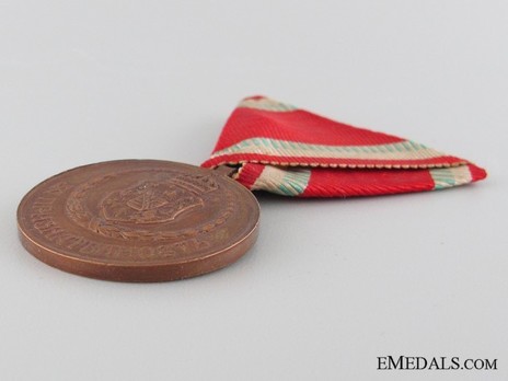 Red Cross Medal, in Bronze Reverse