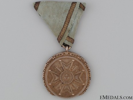 Order of the Three Stars, Gold Medal Obverse