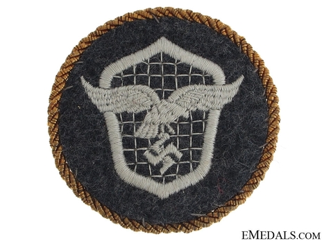 Luftwaffe Motor Vehicle Driver Insignia (Gilt Piped version) Obverse