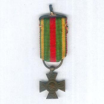 Miniature Bronze Cross (for 1914-1918, with large head) Obverse