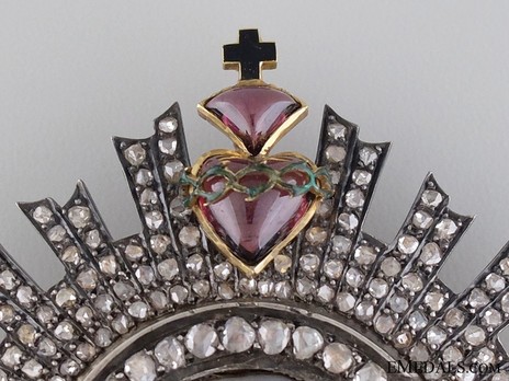 Grand Cross Breast Star (with diamonds and garnets) Obverse Detail