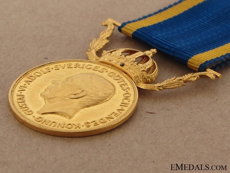 6th Size Gold Medal Obverse