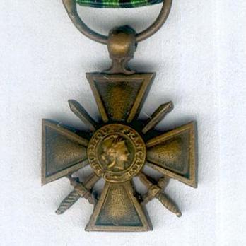 Miniature Bronze Cross (1939 1940) Obverse