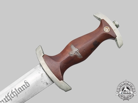 SA Standard Service Dagger by Lauterjung (H. & F.; maker marked) Obverse Grip