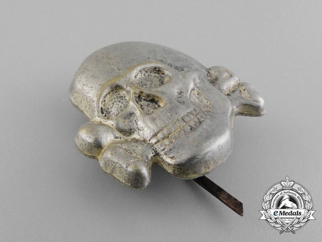 Allgemeine SS Metal Cap Death's Head Type II, unmarked (tombac) Obverse