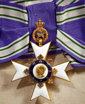 Order of Sidonia, Cross (in gold) Obverse