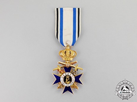 Order of Military Merit, Military Division, III Class Cross with crown, in gold) Obverse