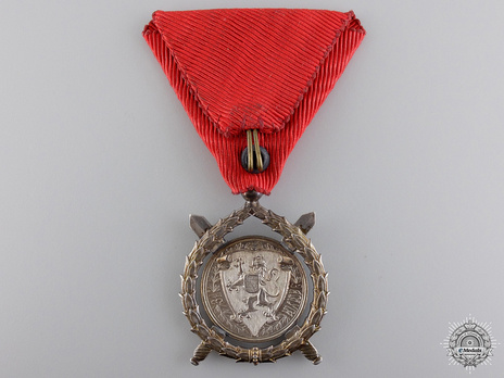 Order of Merit, Type II, II Class, in Silver (with young portrait stamped "A.SCHARFF") Reverse