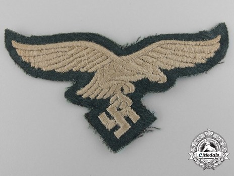 Luftwaffe 2nd Pattern NCO/EM's Breast Eagle (green backer) Obverse