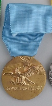 Medal of Honour for Long Command in the Air Force, in Gold (2010-Present) Reverse