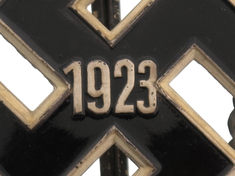 General Gau Honour Badge, in Silver (1923) Obverse Detail