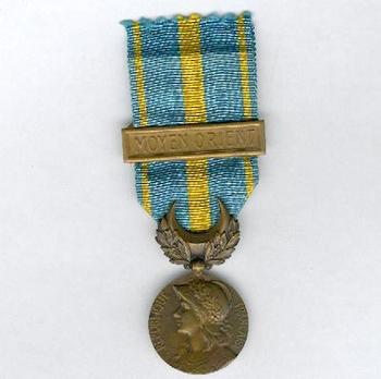 Bronze Medal (with "MOYEN ORIENT" clasp, stamped "GEORGES LEMAIRE") Obverse