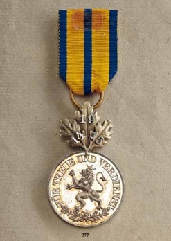 Schwarzburg Duchy Honour Cross, Civil Division, Silver Merit Medal (with oak leaves, in silver) Obverse