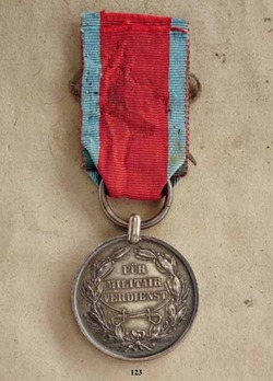 Military Merit Medal (with crossed sabres on ribbon) Reverse