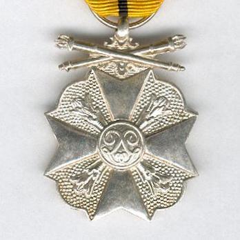 II Class Medal (with "1940-1945" clasp) Reverse