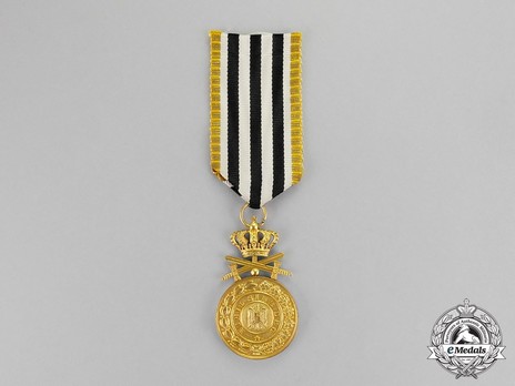 Order of the Royal House, Type II, Military Division, I Class Gold Medal Obverse