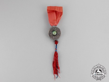 Order of the Imperial Dragon, Medal with Green Stone Reverse