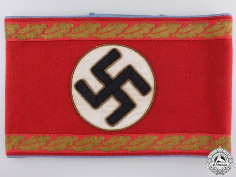 NSDAP Leiter eines Amtes Type II Ort Level Armband Obverse