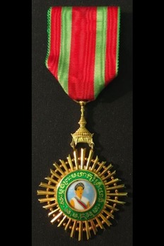 Order of the Queen, Knight