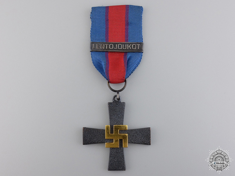 Commemorative Cross for the Air Force (with "LENTOJOUKOT" clasp) Obverse