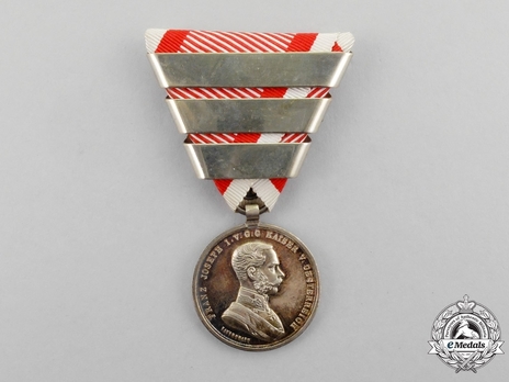 Bravery Medal "DER TAPFERKEIT", Type VI, II Class Silver Medal (with four awards)