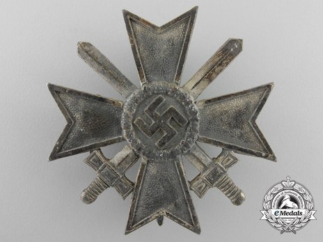 War Merit Cross I Class with Swords, by C. E. Juncker (L/12, zinc) Obverse