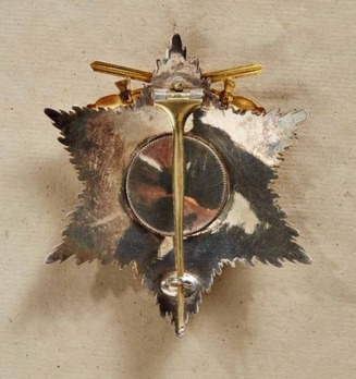 Royal House Order of Hohenzollern, Military Division, Commander Breast Star (with double swords) Reverse