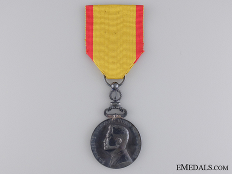 Order of the Reign, Type II, II Class Obverse