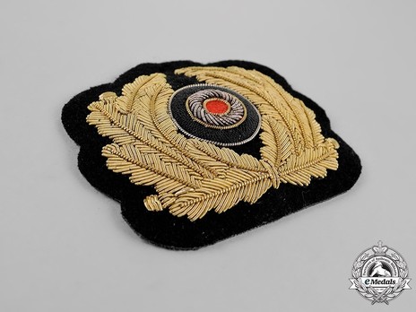 Kriegsmarine Officer's Hand-Embroidered Cap Cockade & Oak Leaves Insignia Obverse
