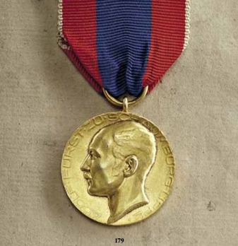 Merit Medal in Gold, Type VI Obverse