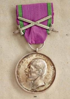 Saxe-Altenburg House Order Medals of Merit, Type IV, Military Division, in Silver (swords on clasp) Obverse