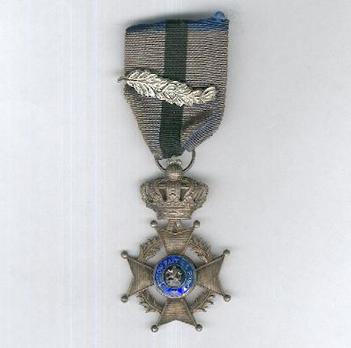 Knight (with "L" palm branch clasp, 1915-1951) Obverse