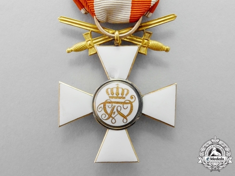 Order of the Red Eagle, Type V, Military Division, III Class Cross (with bow & swords on ring, in gold) Reverse